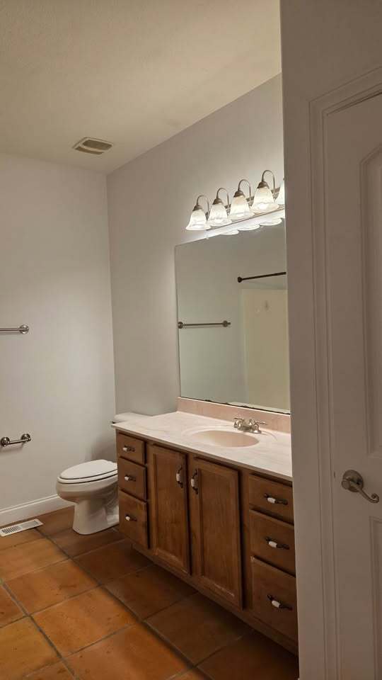 Building Photo - 324 Avenue of the Oaks