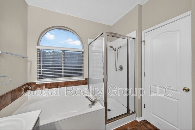 Building Photo - 216 Silver Wing