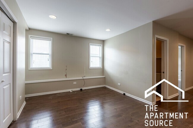 Building Photo - 1530 N Greenview Ave