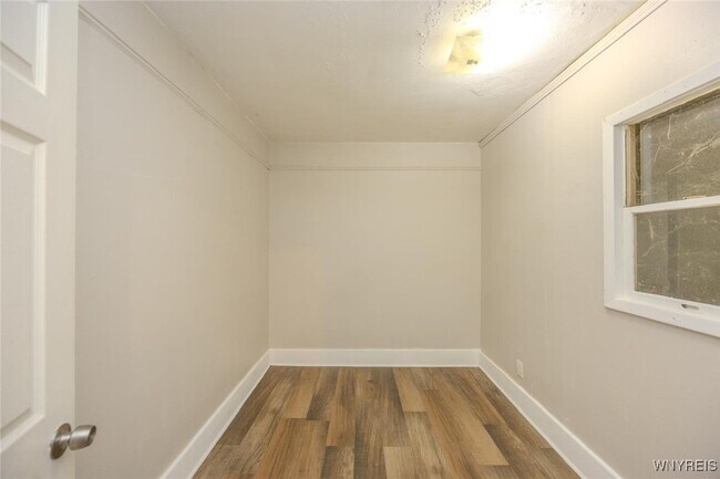 Building Photo - 2253 Niagara St