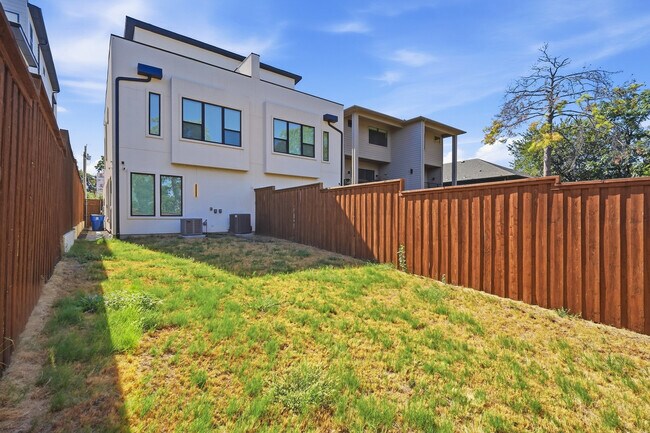 Building Photo - 2345 Hondo Ave
