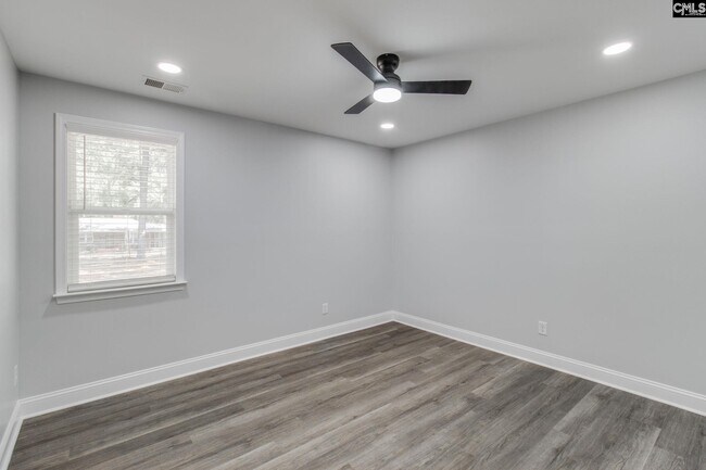 Building Photo - 2327 Willow St