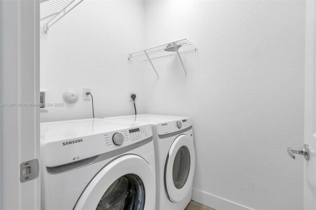 Building Photo - 638 NW 15th Ave