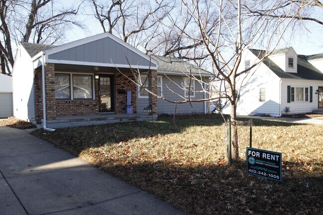 Building Photo - Fully updated 5 bd/ 2 Ba Home