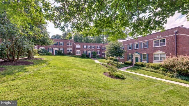 Building Photo - 500 E Lancaster Ave
