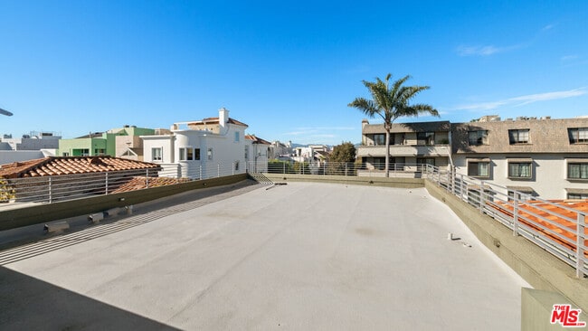 Building Photo - 143 Union Jack Mall