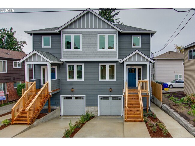 Building Photo - 6049 NE Flanders St