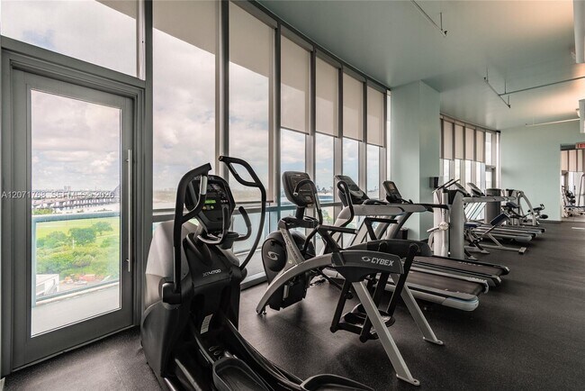 Building Photo - 888 Biscayne Blvd
