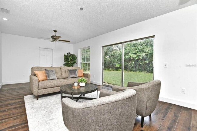 Building Photo - 112 Hillcrest Dr