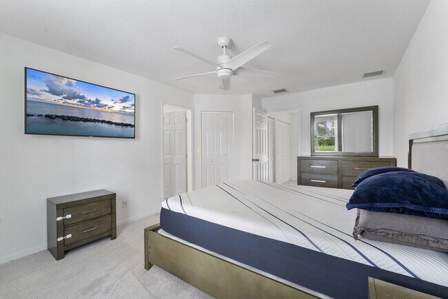 Building Photo - 16129 Sierra Palms Dr