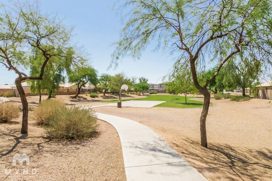 Building Photo - 2027 W 21st Ave