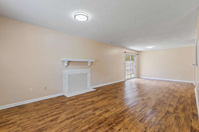 Building Photo - Affordable in the Heart of Jacksonville