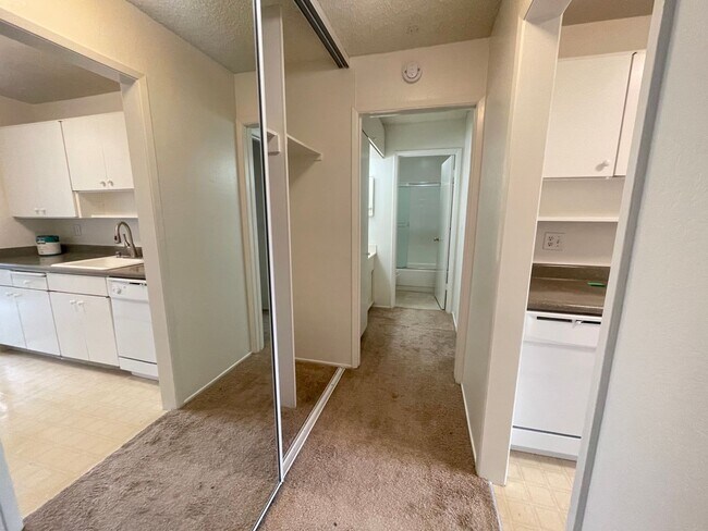 Building Photo - 1BD/1BA CONDO AVAILABLE AT WATERGATE COMPLEX!!!
