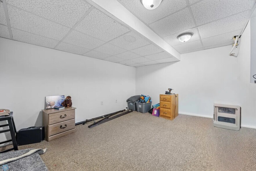 Building Photo - 1027 University Dr N