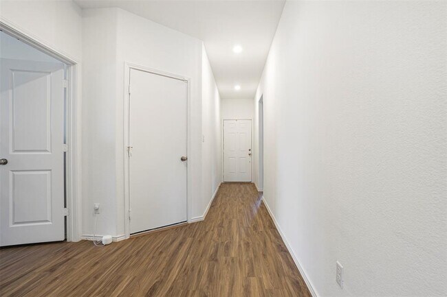 Building Photo - 1509 Brueggerhoff Rd