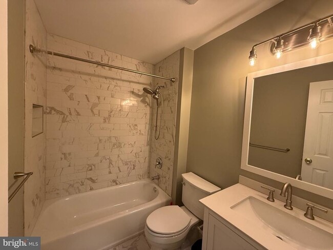 Building Photo - 28 Drewes Ct