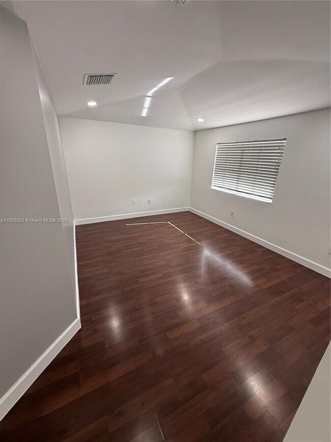 Building Photo - 8660 SW 161st Ave