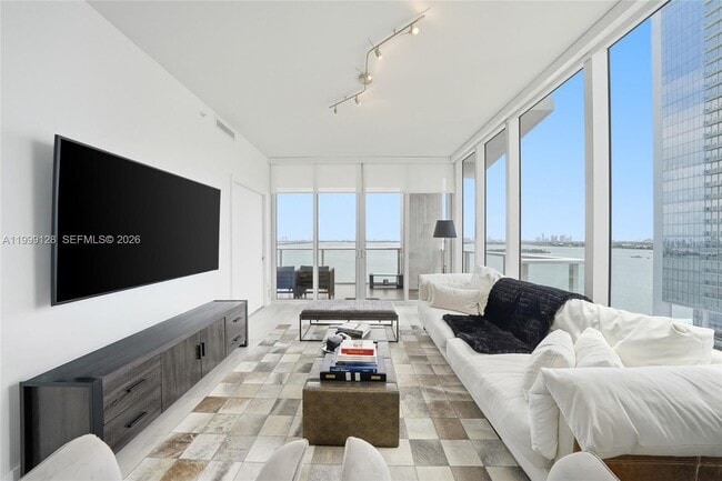 Building Photo - 601 NE 27th St