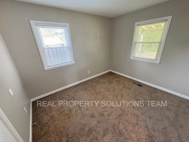 Building Photo - 928 Blenheim Rd