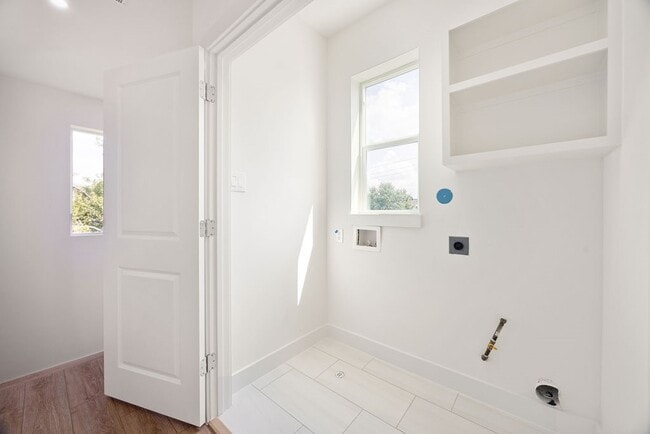 Building Photo - 1713 Mary St