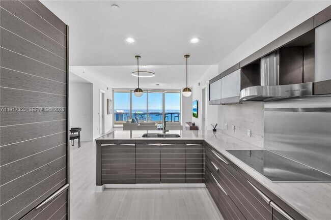 Building Photo - 200 Biscayne Blvd Way