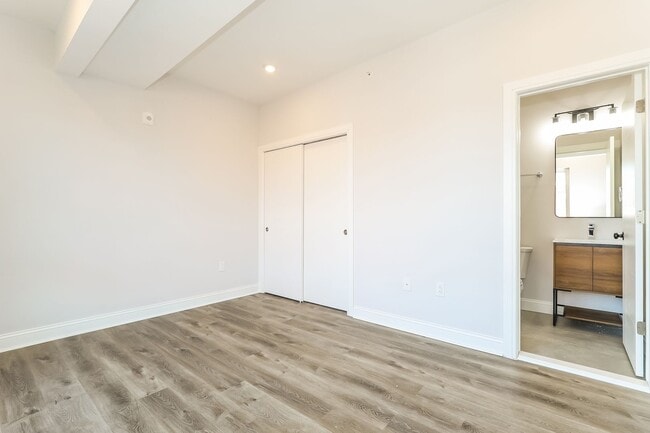 Building Photo - 953 Belmont Ave