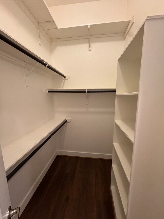 Building Photo - 54 N Hutcheson St