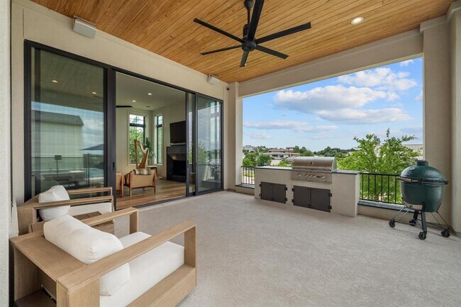 Building Photo - 703 Serene Estates Dr