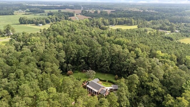 Building Photo - 221 Magnolia Ln