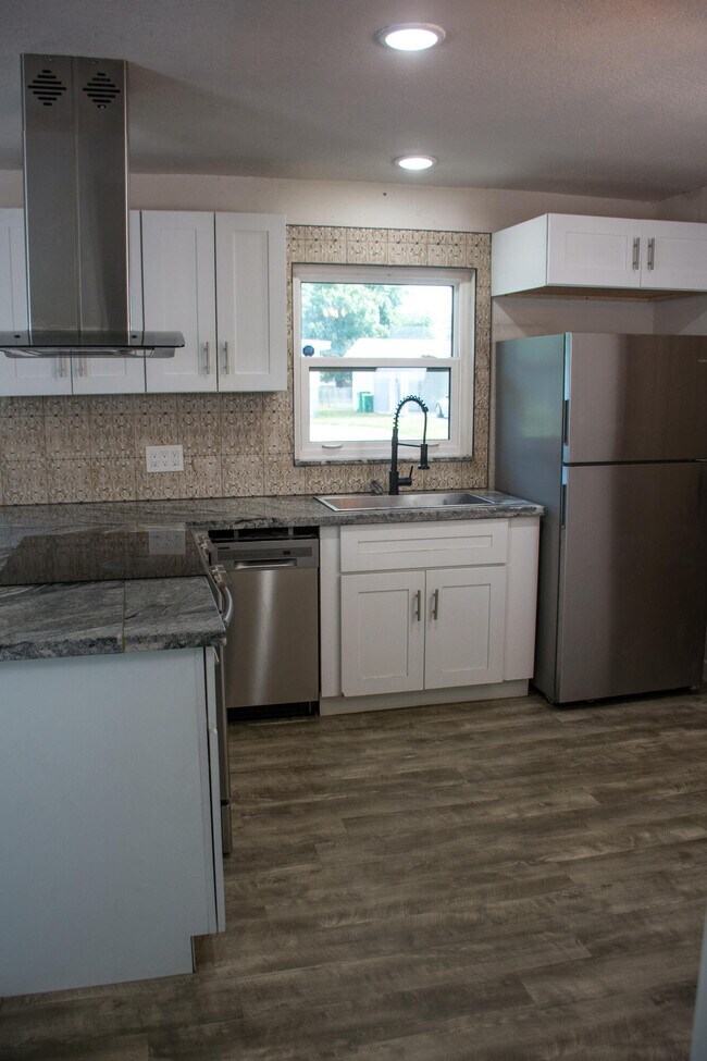 Building Photo - 86 Hurwood Ave