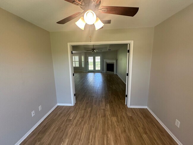 Building Photo - 3104 Valley Oaks Cir