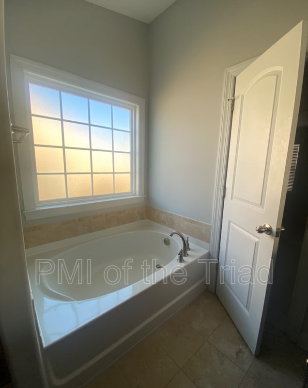 Building Photo - 1146 Augustine Heights Dr
