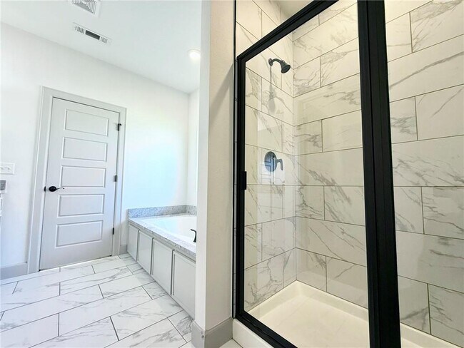 Building Photo - 1049 Parker Ln