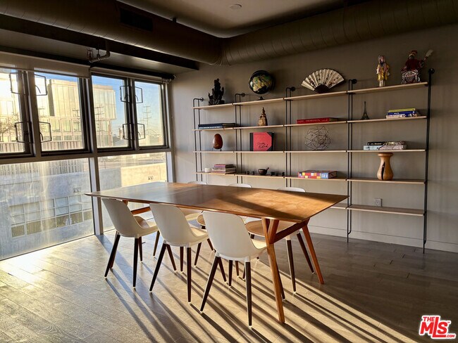 Building Photo - 527 Molino St