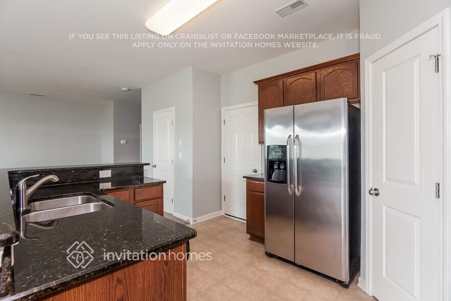Building Photo - 7004 Dacian Ln