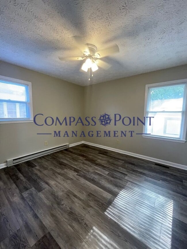 Building Photo - Newly Renovated Just For You! First Month'...