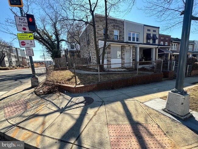 Building Photo - 1729 L St NE