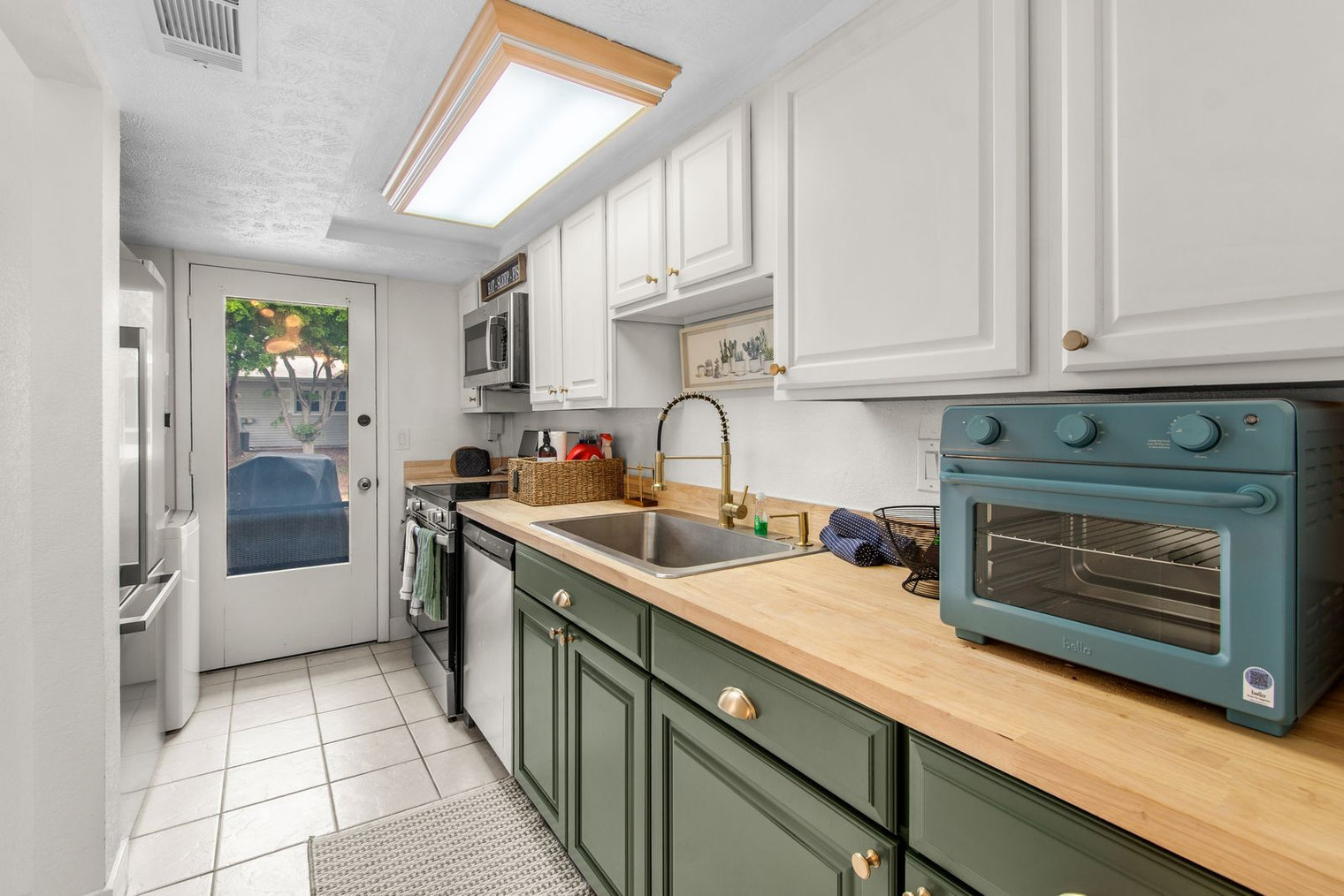 Building Photo - 779 St Judes Dr N