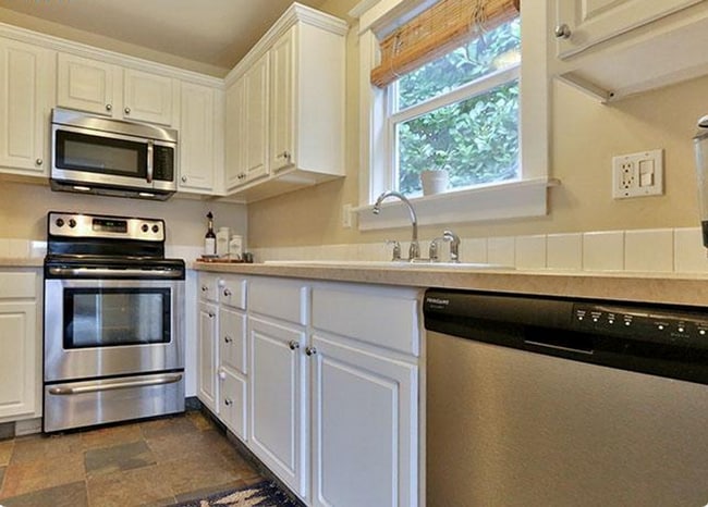 Building Photo - Charming 1926 Vintage 2 Bedroom 1 Bathroom...