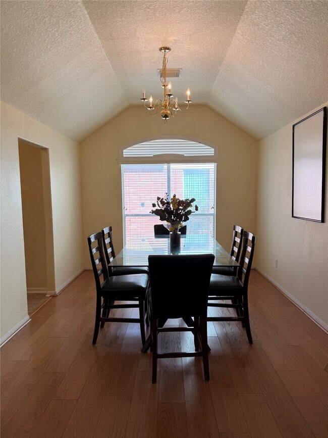 Building Photo - 4031 Tree Moss Pl