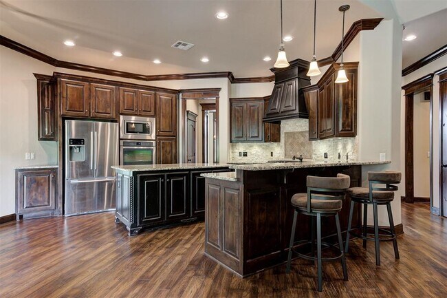 Building Photo - 22090 White Pine Cir