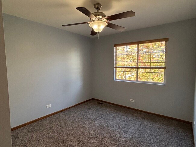 Building Photo - 162 Village Creek Dr
