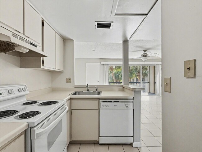 Building Photo - 598 Orange Dr