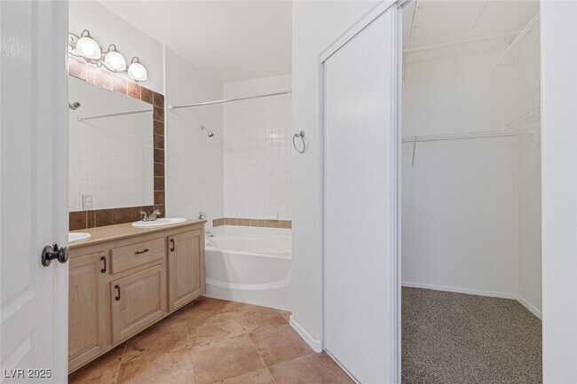 Building Photo - 9901 Trailwood Dr