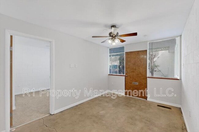 Building Photo - 301 Graceland Dr SE