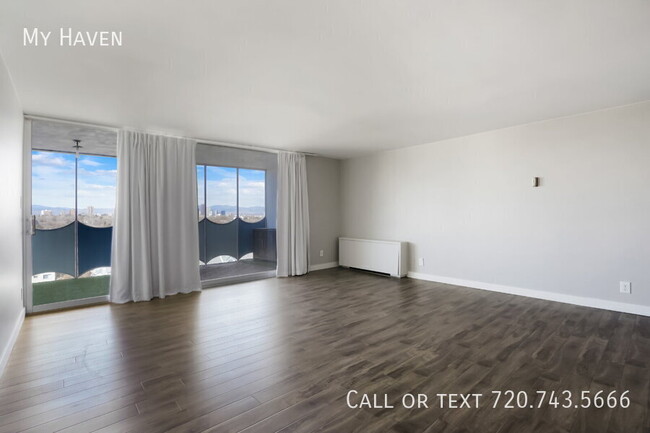 Building Photo - Fully Renovated Apartment with Breathtakin...