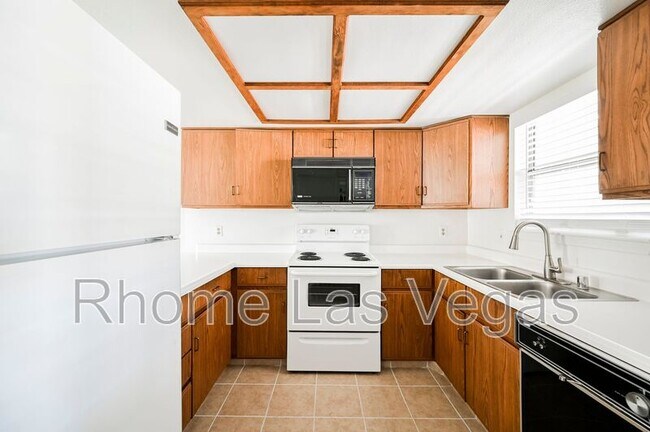 Building Photo - 3823 S Maryland Pkwy