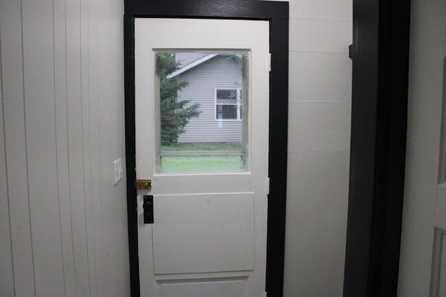 Building Photo - 605 E River Ave