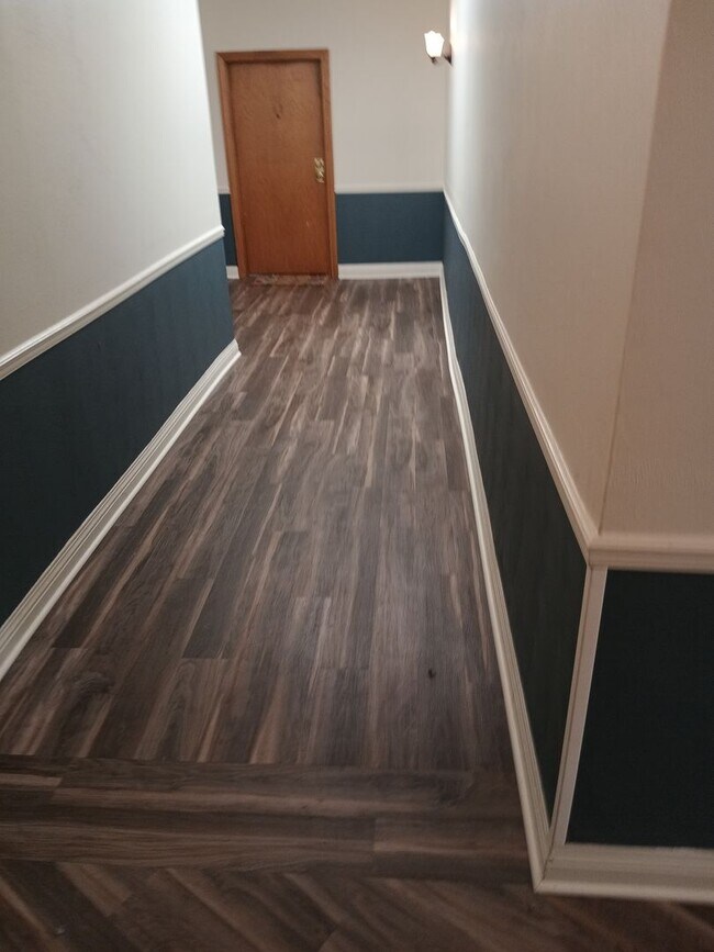 Building Photo - 2 Bedroom / 1.5 Bath Condo  Johnson City, TN