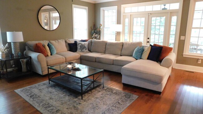 Building Photo - 400 Beaumont Park Cir